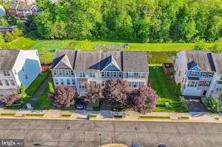 42621 Chisholm Dr, Broadlands, VA 20148