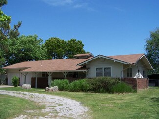5216 N Hillside St, Wichita, KS 67219
