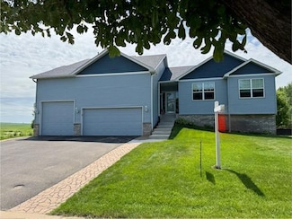 816 Abbey Rd, Northfield, MN 55057