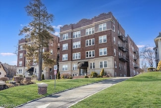 16 Forest Street C6201c6201 Unit 205, Montclair Twp., NJ 07042