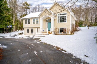 266 Mountain View Dr, Hermon, ME 04401