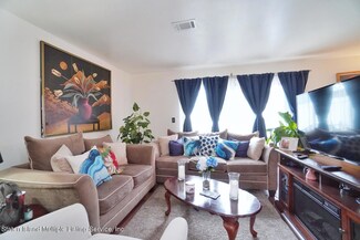 221 Pond Way Unit 221, Staten Island, NY 10303