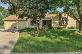 3306 SW Skyline Dr W, Topeka, KS 66614
