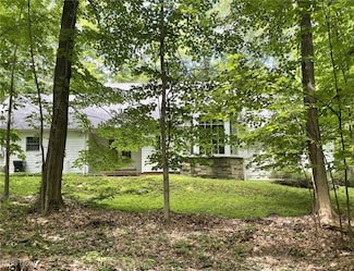 1380 W Hill Dr, Gates Mills, OH 44040