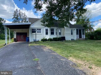 817 Beach St, Reading, PA 19605