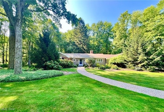 7840 Gates Mills Estate Dr, Gates Mills, OH 44040