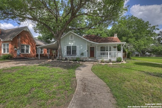 1050 W Coll St, New Braunfels, TX 78130