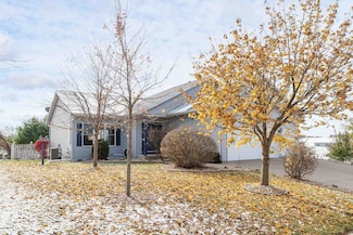 1261 Peninsula Ln, Whitewater, WI 53190