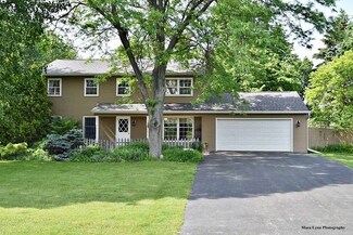 36W260 Barton Dr, Saint Charles, IL 60175