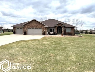 1213 N Country Club Rd, Algona, IA 50511