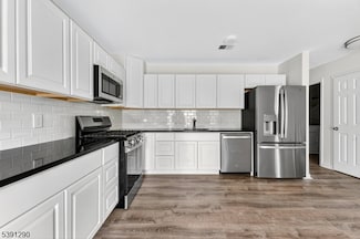 34 S Pointe Cir, Tinton Falls, NJ 07753