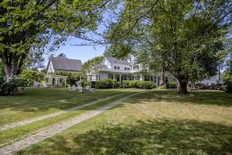 70 Spring St, Vineyard Haven, MA 02568