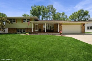 301 Michele Ave, Crown Point, IN 46307