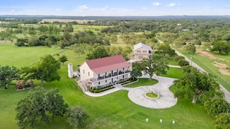 45 Pfeiffer Rd, Fredericksburg, TX 78624
