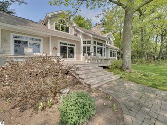 12400 E Hendryx Dr, Suttons Bay, MI 49682