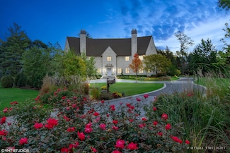 25W451 Plamondon Rd, Wheaton, IL 60189