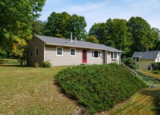 42 E Center St, Leeds, MA 01053