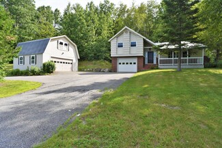366 Middle Rd, Skowhegan, ME 04976