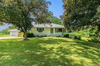 356 Riverview Dr, Plainwell, MI 49080