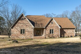 327 Getwell Rd S, Hernando, MS 38632