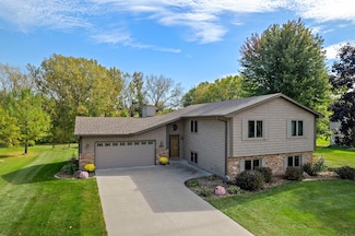 2800 Zanzibar Ln N, Plymouth, MN 55447