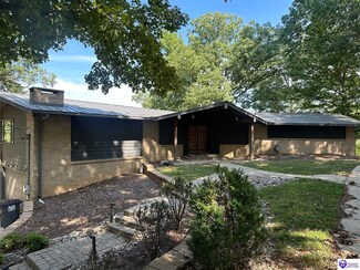 1212 Lakeshore Pkwy, Brandenburg, KY 40108