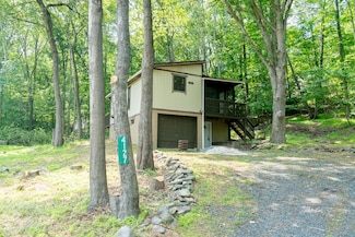 4127 Stony Hollow Dr, East Stroudsburg, PA 18302