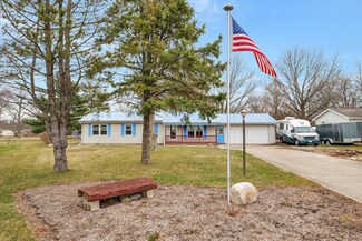 910 S Spring Lake Rd, Mahomet, IL 61853