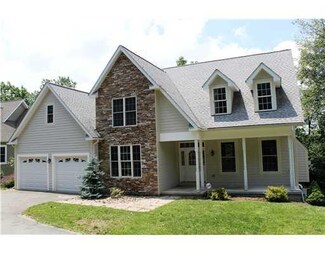 175 Westview Dr, Akron, PA 17501