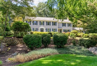 35 Red Barn Ln, East Greenwich, RI 02818