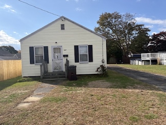 8 2nd St, Swansea, MA 02777