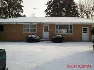 330 N May St, Hinckley, IL 60520