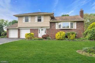 36 Alan Dr, Fairfield, NJ 07004