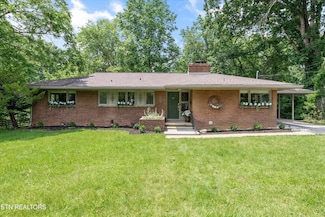 386 East Dr, Oak Ridge, TN 37830