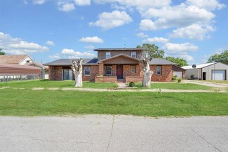 319 5th St, Helena, OK 73741