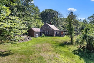 15 Sawyer Ln, Springvale, ME 04083