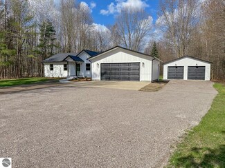 3103 N Stark Rd, Midland, MI 48642