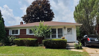 3900 Norwood Dr, Trenton, MI 48183