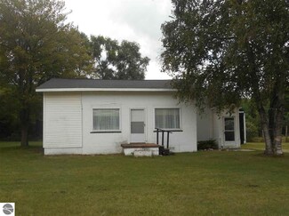 161 W Ludington Dr, Farwell, MI 48622