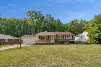 2163 Cranbrook Dr, Youngstown, OH 44511