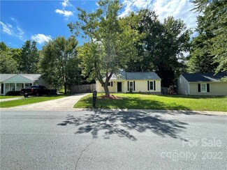 6838 N Ridge Ct, Charlotte, NC 28215