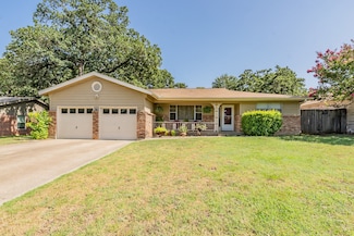 840 Woodcrest Dr, Hurst, TX 76053