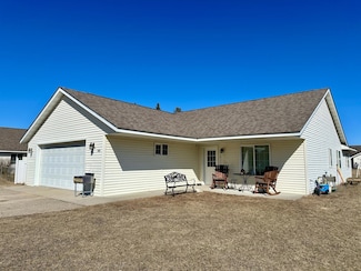 722 Cedar Ave SE, Menahga, MN 56464
