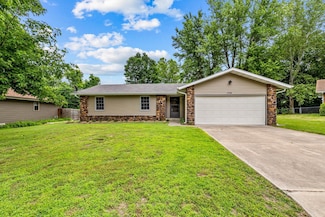 3748 S Hillcrest Ave, Springfield, MO 65807