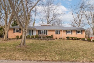 811 49th St NE, Canton, OH 44714