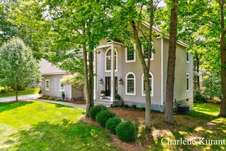 2339 N Hilltop Dr, Norton Shores, MI 49441