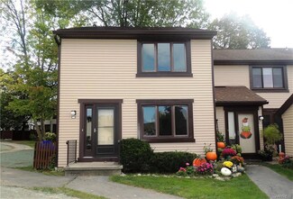 601 Charlesgate Cir, East Amherst, NY 14051