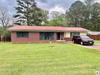 209 Leslie Ln, Atlanta, TX 75551