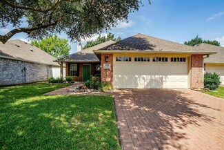 109 Royal Crest Ct, Red Oak, TX 75154