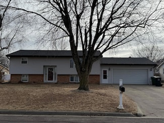 1511 Indian Hill Rd, Worthington, MN 56187